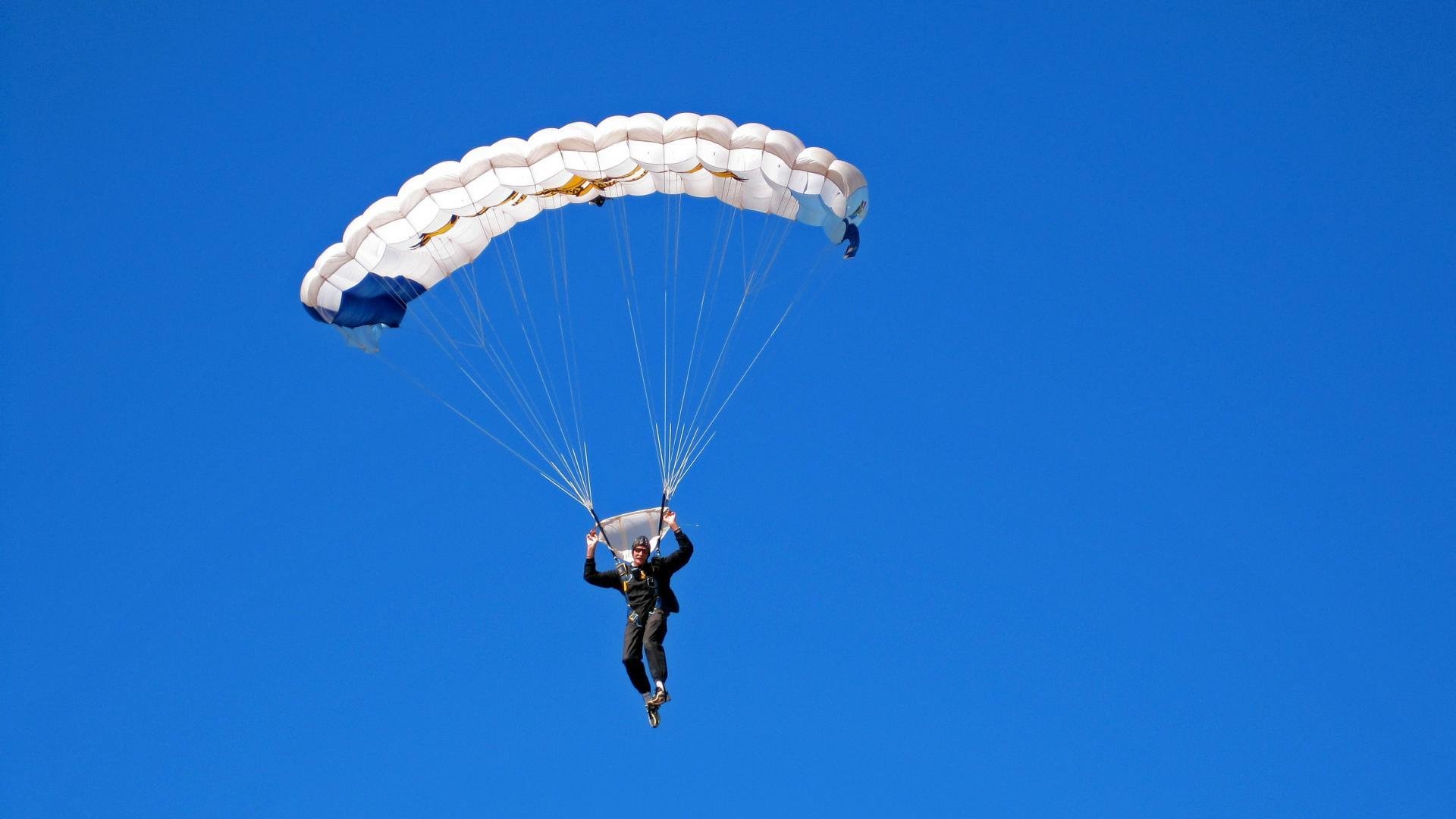 环青海湖自行车赛 高原赛段考验车手心肺极限